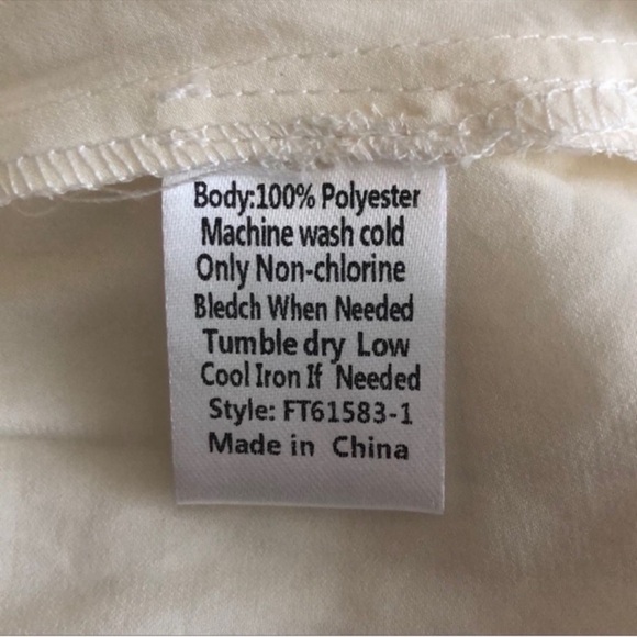 Split Neck, Ruffle Trim, Blouse, in an Ivory cream color NWT Women’s Size Large - Picture 8 of 9